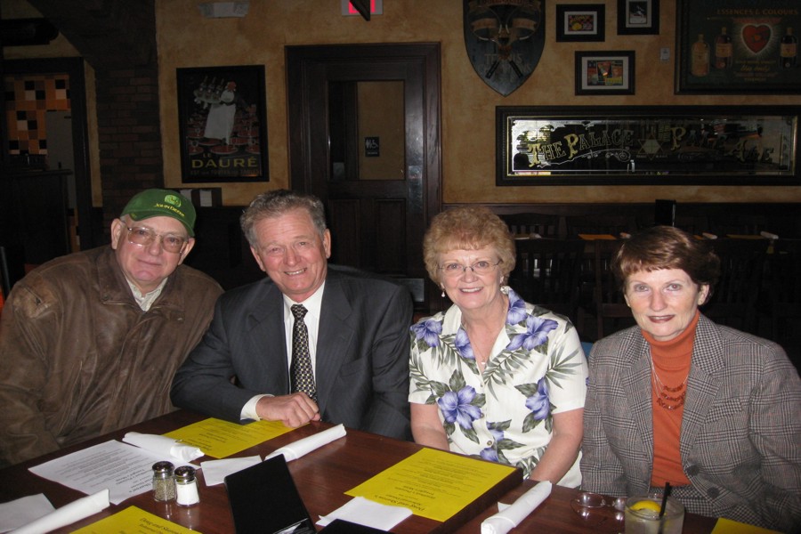 ../image/rehearsal dinner bud bruce ranae rosie.jpg